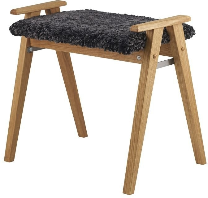 Elegant skammel Alme i olieret egetræ med fåreskind