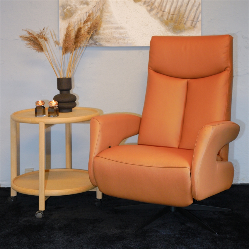 Nordic Design David Lænestol    Indbygget Fodskammel Cognac Soleda Læder   Møbelsalg