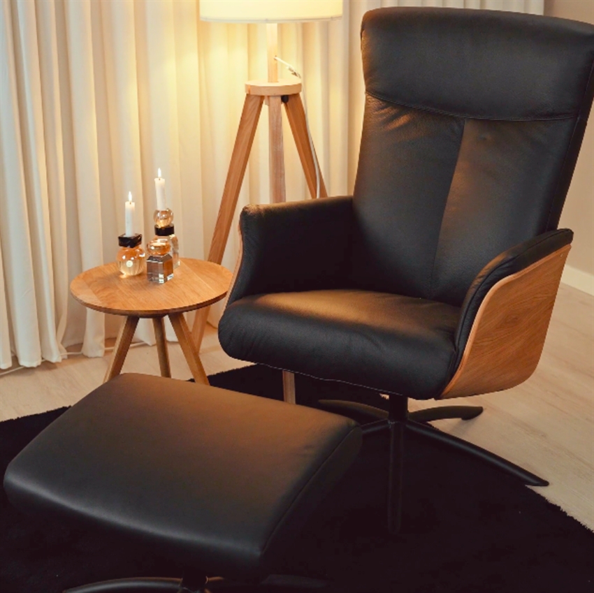 Comfort Living Helsingør Lænestol Inkl Fodskammel Sort Læder Egetræ Møbelsalg