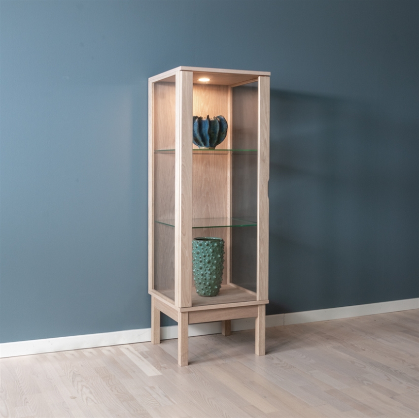 Klim Furniture V301 Vitrine   Hvidolie 45     135     45     Møbelsalg