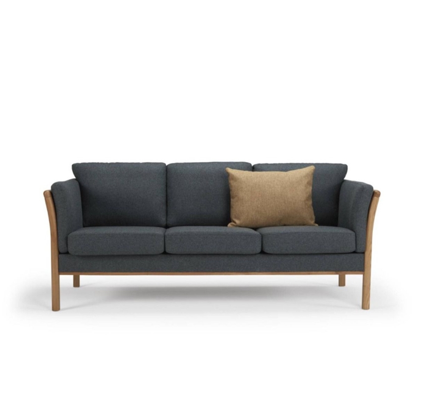 Nordly Svenstrup   Pers  Tremmesofa Dark Blue   Møbelsalg