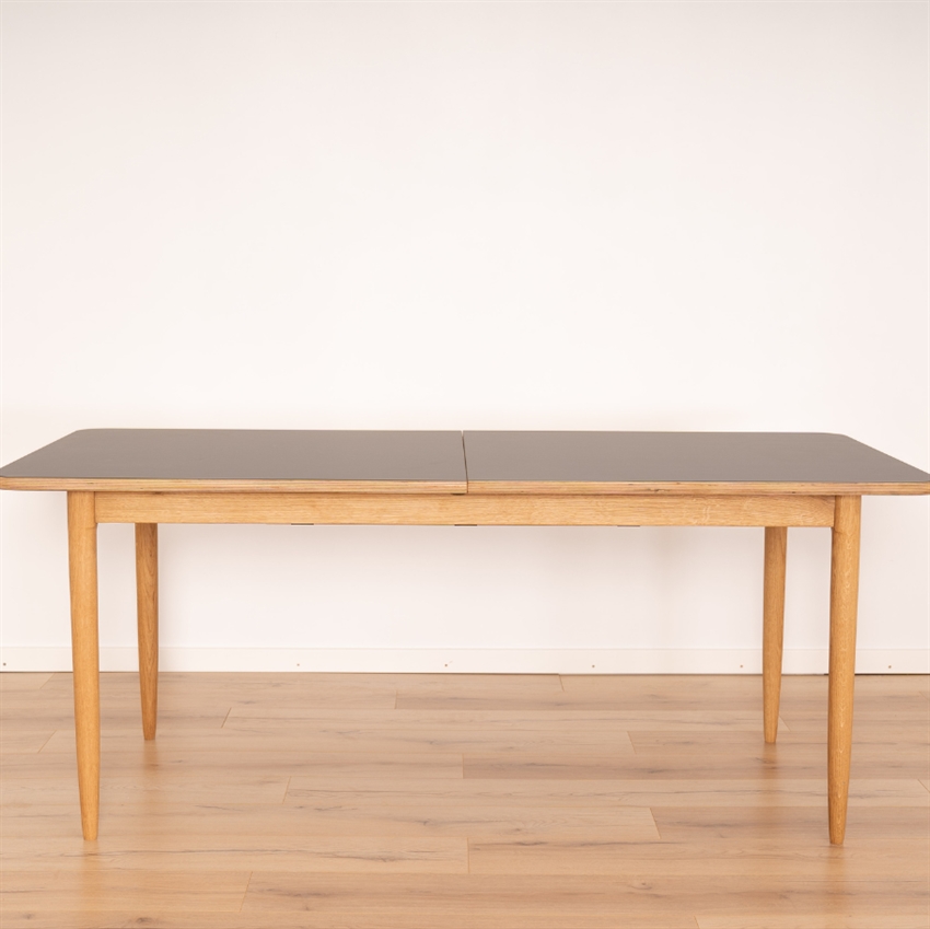 Vannerup Møbelfabrik Bjergvang Spisebord    Synkronudtræk   Møbelsalg
