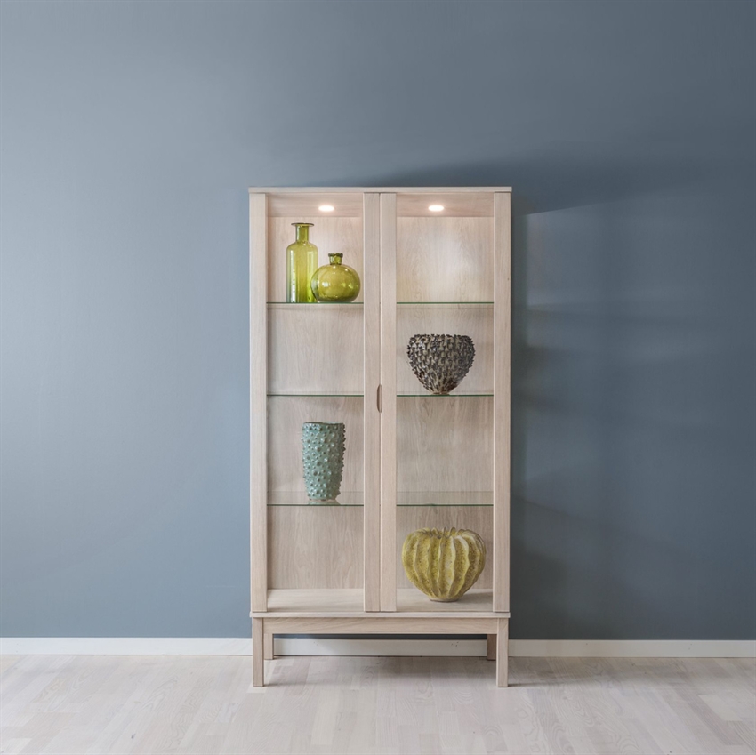 Klim Furniture V402 Vitrine   Natur 90     169     45     Møbelsalg